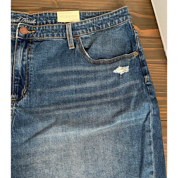 Universal Thread Medium Wash Distressed Cut Off Boyfriend Denim Shorts NWT 22W - Picture 5 of 13